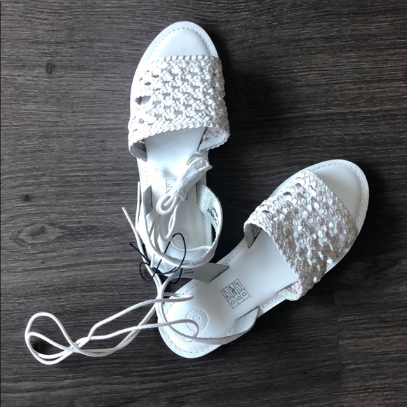 🆕Urban Outfitters ankle wrap sandals - Picture 5 of 5